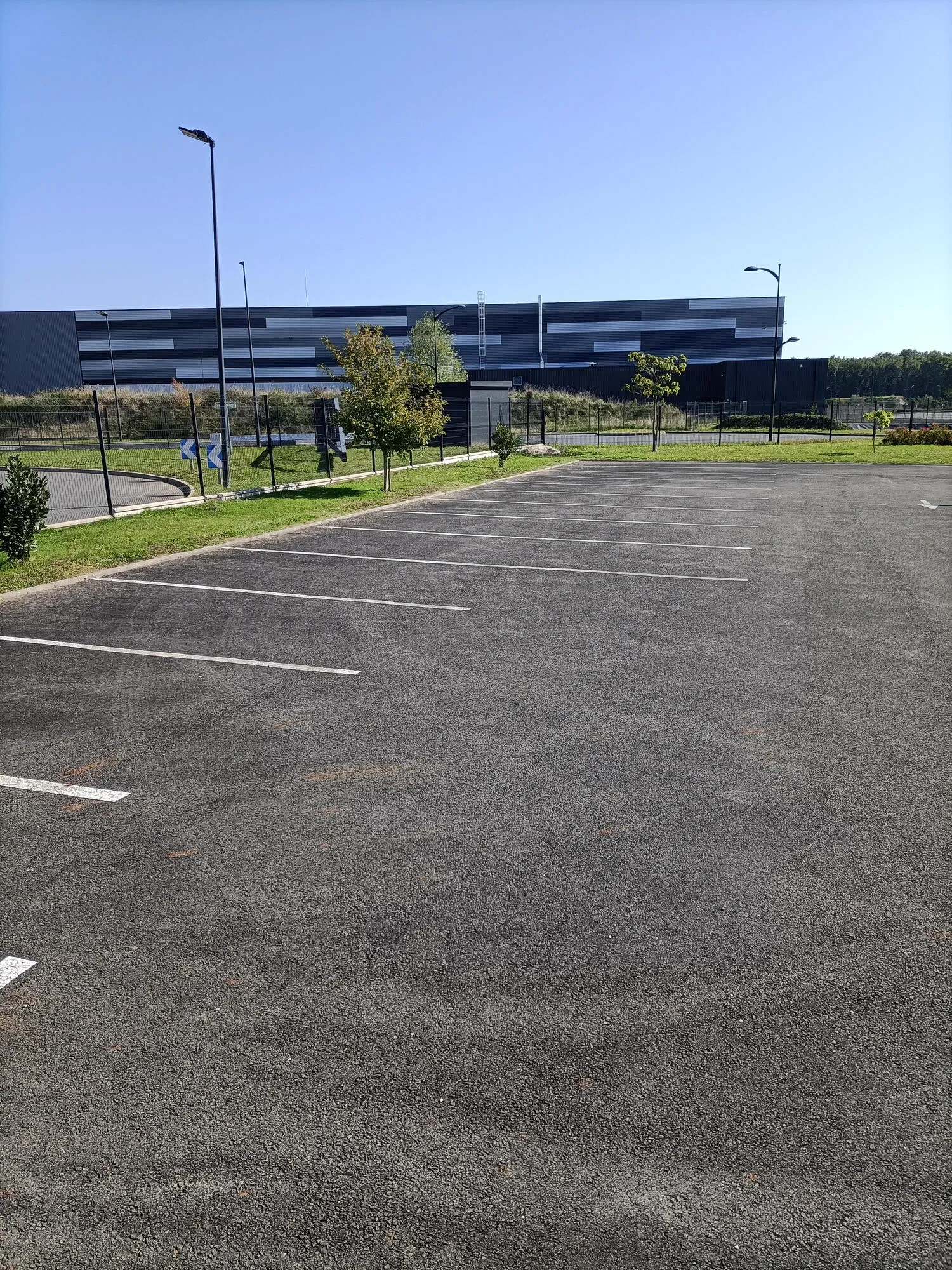 Photo 50 - parking côté véhicules lonwebp