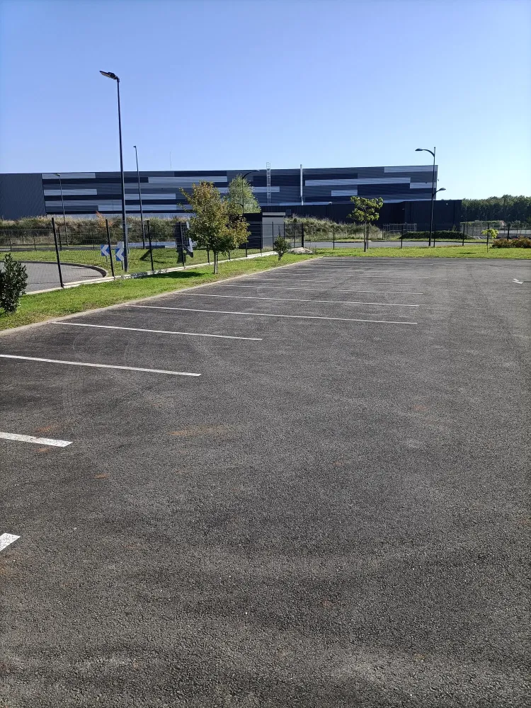 Photo 50 - parking côté véhicules lonwebp