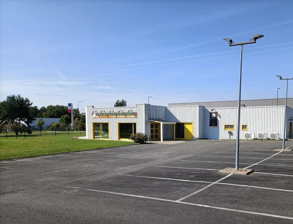 Photo 49 - bâtiment + parkingwebp